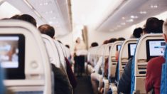États-Unis : Une femme est expulsée d’un avion JetBlue pour avoir crié que l’avion allait « s’écraser »