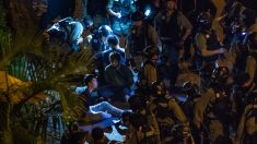 La police de Hong Kong torture et humilie des manifestants qu’ils ont arrêtés