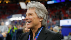 Bon Jovi donne un demi-million de dollars pour construire des logements pour les vétérans de guerre sans-abri