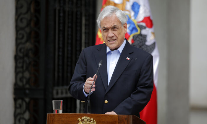 Le président chilien Sebastian Pinera s'adresse à la nation à Santiago, le 26 octobre 2019. (Pedro Lopez/AFP via Getty Images)