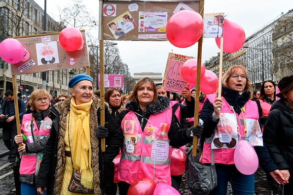   "Gilets roses" à Paris mars 2019.    (Photo : BERTRAND GUAY/AFP via Getty Images)