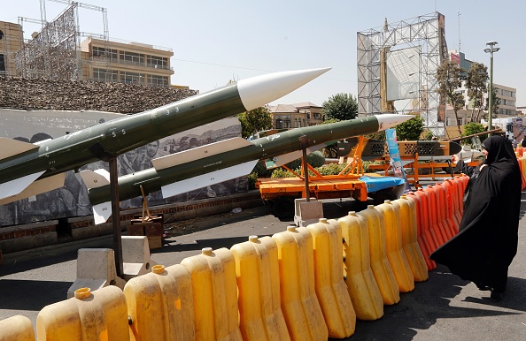 Exposition dans la rue d’un missile Taer-2, Baharestan Square, Téhéran, le 26 septembre 2019. (STRINGER/AFP via Getty Images)