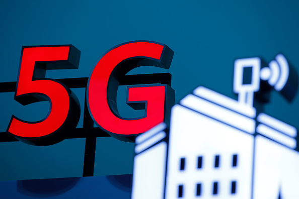 La technologie 5G, qui doit proposer un débit 100 fois plus rapide que celui des réseaux 4G existants, est présentée comme un bouleversement en matière de télécoms dans le monde. (Photo : STEFAN WERMUTH/AFP via Getty Images)