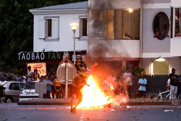 Violences urbaines dans la nuit d'Halloween à La Réunion. (Photo : Richard BOUHET / AFP) 