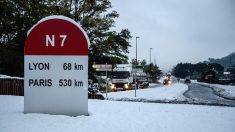 Chutes de neige : un décès et 140 000 foyers privés d’électricité dans trois départements