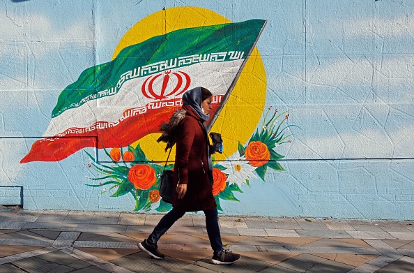 Une peinture murale représentant le drapeau national de la république islamique dans le centre de Téhéran le 21 novembre 2019. (Photo : AFP via Getty Images)