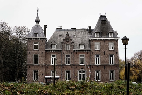 -Le 28 novembre 2019 une vue du château Van Rivieren à Gelrode, près de Bruxelles. Il sera vendu lors d'une vente aux enchères le 11 décembre 2019. Photo de KENZO TRIBOUILLARD / AFP via Getty Images.