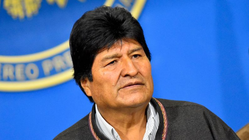 L'ancien président bolivien Evo Morales Ayma prend la parole lors d'une conférence de presse dans la matinée du 10 novembre lorsqu'il a annoncé qu'il convoquerait de nouvelles élections après que l'OEA a remis en question les résultats des élections tenues le 20 octobre 2019 à La Paz, en Bolivie. Morales a ensuite annoncé sa démission à Chimore, Cochabamba. (Alexis Demarco/APG/Getty Images)