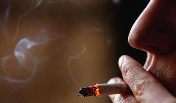 Certaines personnes prétendent que fumer les détend.De nouvelles recherches indiquent que le tabagisme pourrait mener à une angoisse mentale encore plus grande. (Jeff J Mitchell/Getty Images)