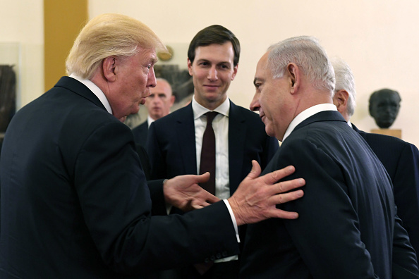 -Illustration- Israël les liens symboliques qui unissent Washington et Benjamin Netanyahu. Photo de Kobi Gideon / GPO via Getty Images.