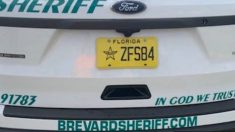 Un shérif insiste pour garder la devise « In God We Trust » sur les voitures de patrouille, malgré les critiques de gens athées