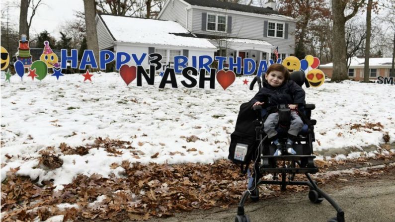 Pour célébrer le troisième anniversaire de Nash, la ville lui a organisé un défilé. (Avec l'aimable autorisation de Jenny May Stringer et de Frameed Write Media via CNN)