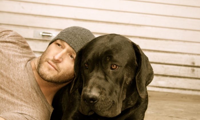 Kyle Schwab est un sauveteur canin qui accueille les chiens maltraités, négligés, malades et abandonnés. ( Avec l'aimable autorisation de Kyle Schwab)
