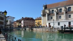 Haute-Savoie : la mairie d’Annecy touchée par un violent incendie, des évacuations mais pas de blessé