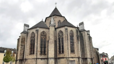 La cathédrale d’Oloron-Sainte-Marie attaquée par une voiture bélier