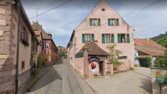 Alsace : un poids lourd de 38 tonnes emprunte une rue étroite et endommage une colonne vieille de 400 ans