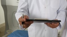 Toulouse : déguisé en médecin, un clandestin dévalisait les réserves de médicaments de l’hôpital Purpan