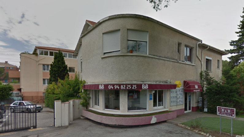 Le drame s'est produit au premier étage d'un immeuble de l'Avenue Valescure à Saint-Raphaël. (Capture d'écran/Google Maps)