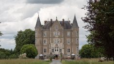 Après avoir acheté un château en très mauvais état en Mayenne, un couple gagne des millions en revenus
