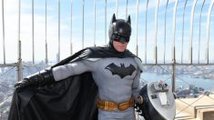 DC Comics est critiqué pour avoir retiré une image de Batman après qu’on a prétendu qu’elle soutenait les manifestants de Hong Kong