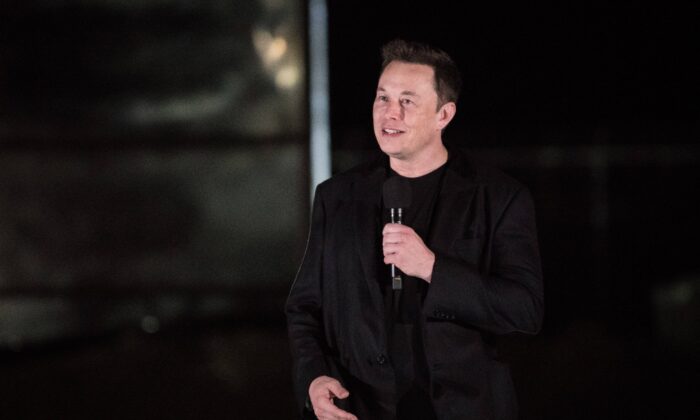 Comme beaucoup d'entrepreneurs, Elon Musk apprend de ses erreurs. (Loren Elliott/Getty Images)