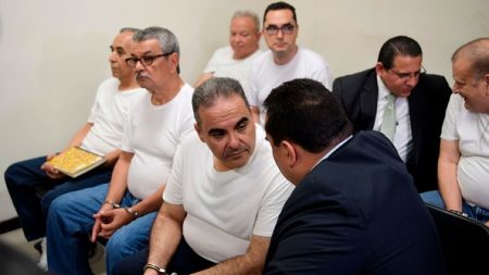 Salvador: 10 ans de prison pour corruption pour l’ancien président Saca