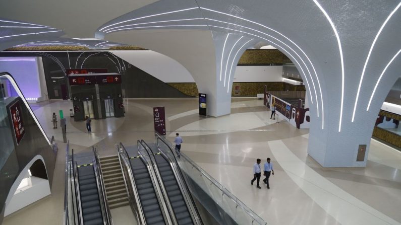 Un des nouvelles stations de métro futuristes de Doha au Qatar. (KARIM JAAFAR/AFP via Getty Images)