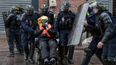 « Gilets jaunes » : une femme en fauteuil roulant condamnée pour violences envers des policiers