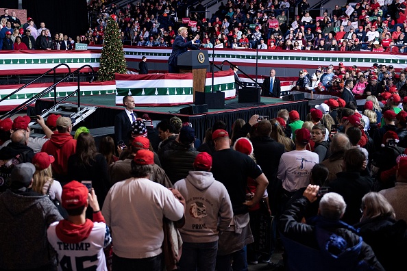 -Le président américain Donald Trump prend la parole lors d'un grand rassemblement Keep America Great à Kellogg Arena le 18 décembre 2019, à Battle Creek, Michigan. Photo de BRENDAN SMIALOWSKI / AFP via Getty Images.