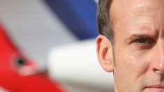 Emmanuel Macron a changé le bleu du drapeau français