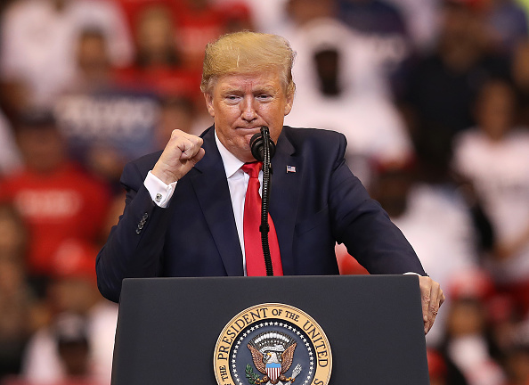Le président des États-Unis, Donald Trump, prend la parole lors d'un rassemblement pour la campagne, le 26 novembre 2019 à Sunrise, en Floride.(Photo : Joe Raedle/Getty Images)