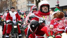 Bordeaux : plus de 1200 motards déguisés en père Noël apportent des cadeaux aux enfants malades