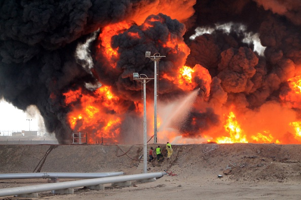 -Illustration- La télévision d'Etat syrienne a diffusé des images montrant des pompiers affairés à dompter les flammes dans une des installations. SALEH AL-OBEIDI / AFP via Getty Images.