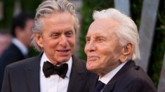 Étant la célébrité la plus âgée encore vivante, la légende hollywoodienne Kirk Douglas a 103 ans et veut fêter « juste en famille »