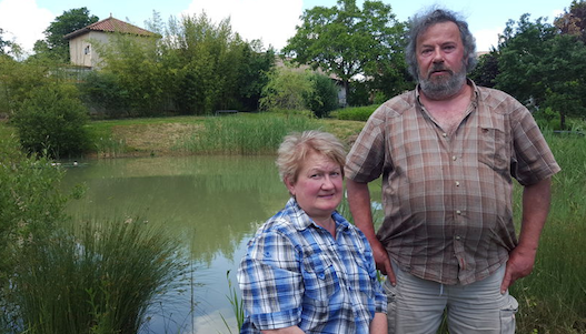 Les propriétaires de la mare aux grenouilles en Dordogne. (Photo Facebook : Touche pas à mon Popotte)