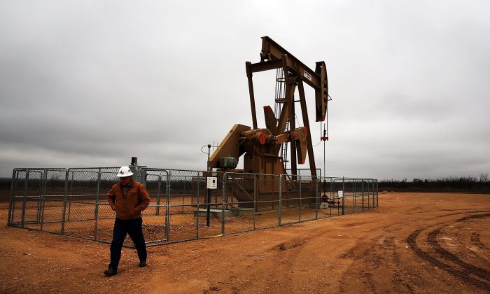 Un puits de pétrole dans le bassin Permien à Garden City, Tex., le 5 février 2015. (Spencer Platt/Getty Images)
