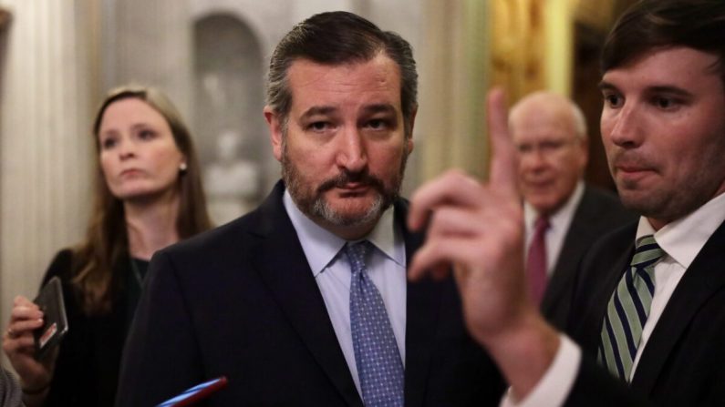 Le sénateur Ted Cruz (R-Texas) part après un vote au Capitole des États-Unis à Washington, photo du 2 décembre 2019. (Alex Wong/Getty Images)
