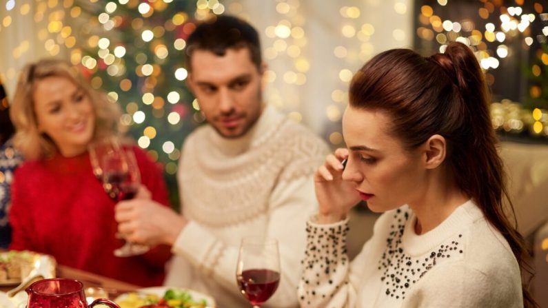 Si vous redoutez le temps des fêtes parce que certaines personnes ou situations vous rendent mal à l'aise, il y a des moyens de poser ses limites.(Shutterstock)