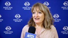 Une actrice admire le jeu d’acteur des danseurs de Shen Yun