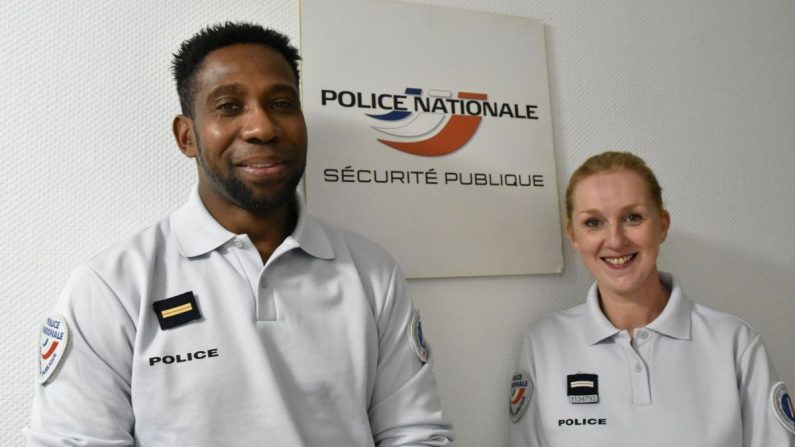 Les deux policiers ayant sauvé la jeune femme de la noyade dans la Saône. Crédit : Police nationale de Saône et Loire. 