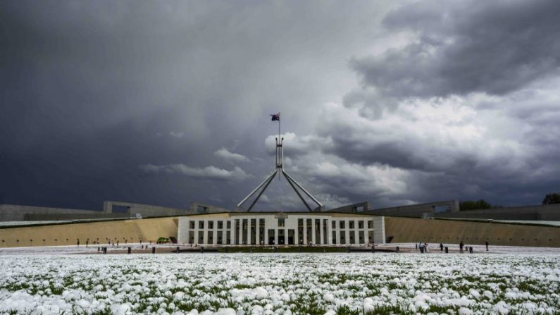  Des grêlons de la taille d'une balle de golf sont tombés au Parlement à Canberra, en Australie, le 20 janvier 2020. (Rohan Thomson/Getty Images) 
