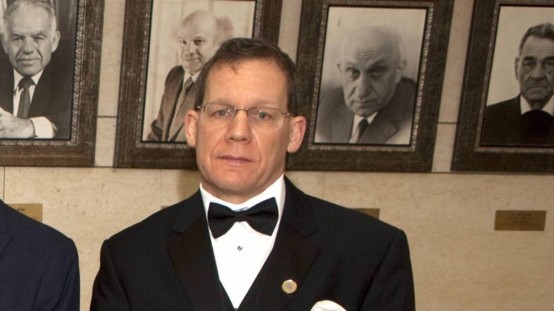 Charles Lieber assiste à une cérémonie de remise des prix à la Knesset (Parlement israélien) à Jérusalem le 13 mai 2012. (Menahem Kahana / AFP / Getty Images)