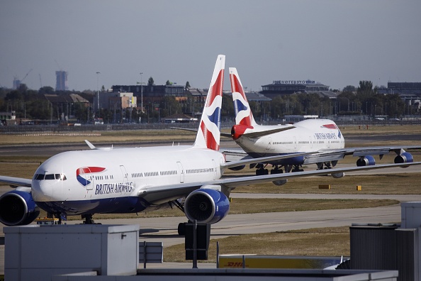 British Airways, la compagnie britannique a annoncé mercredi la suspension immédiate de tous ses vols vers la Chine continentale, suivant la recommandation du Royaume-Uni. Elle a été la première compagnie européenne à annoncer une telle mesure. (Photo : TOLGA AKMEN/AFP via Getty Images)