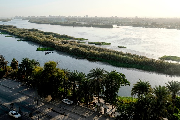Le projet d'un barrage sur le Nil fait l'objet d'une confrontation depuis neuf ans entre l'Ethiopie, l'Egypte et le Soudan.Les ministres avaient esquissé un compromis mi-janvier dans la capitale américaine et s'étaient initialement donné jusqu'à mercredi pour "finaliser un accord". (Photo : AMIR MAKAR/AFP via Getty Images)