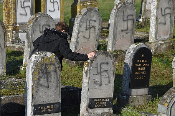 Le nombre d'actes antisémites a été multiplié par quatre en un an. (PATRICK HERTZOG/AFP via Getty Images)