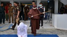 [Vidéo] À Aceh, une brigade de femmes est chargée de flageller les couples qui ne respectent pas la charia