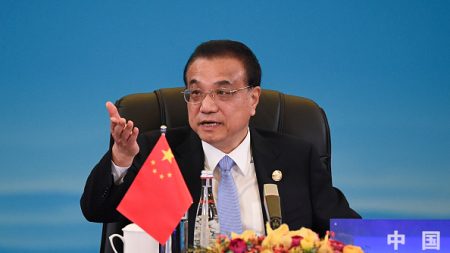 Chine: le Premier ministre en visite à Wuhan, épicentre du virus