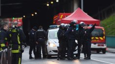 Un mort et deux blessés dans une attaque au couteau près de Paris, l’assaillant abattu