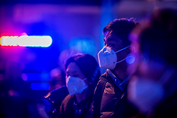 Un nouveau virus, qui a tué 17 personnes, en a infecté des centaines et a atteint les États-Unis, pourrait muter et se propager, a averti la Chine le 22 janvier.(Photo : NICOLAS ASFOURI/AFP via Getty Images)