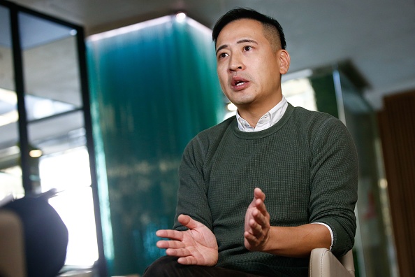 -L'écrivain et activiste de Hong Kong Jason Y. Ng donne une interview à l'AFP à Barcelone le 23 janvier 2020. Photo de PAU BARRENA / AFP via Getty Images.